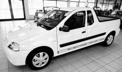 Dacia Logan стал электрическим пикапом - фото 4