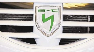 Dacia Logan стал электрическим пикапом - фото 1